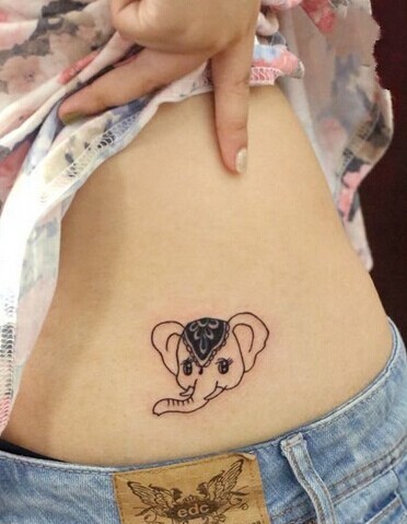 点击大图看下一张：美女腰部可爱的小象纹身图案