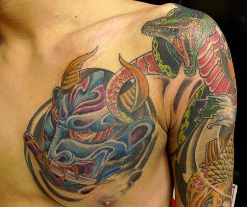 点击大图看下一张：男士胸部般若蛇彩绘纹身图案