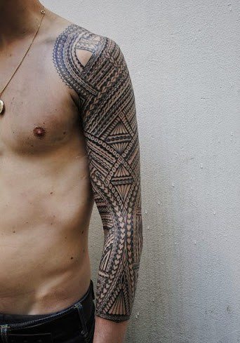 点击大图看下一张：男性超帅气的花臂部落图腾纹身图案