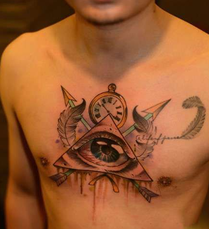 点击大图看下一张：欧美风胸部三角眼睛钟表纹身图案