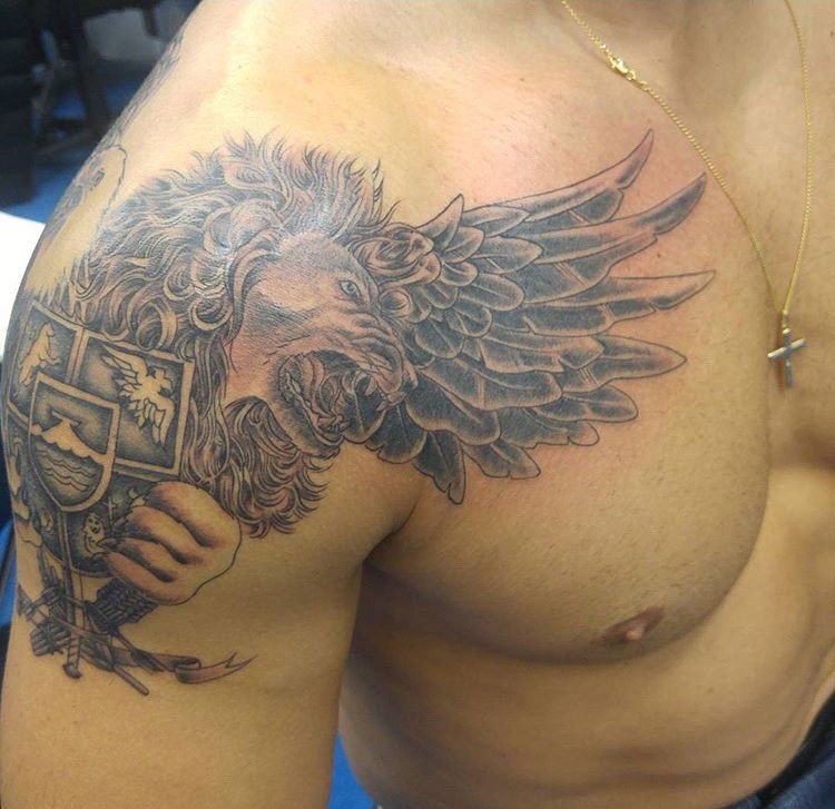 点击大图看下一张：25款男性黑色手臂线条纹身点刺技巧半甲纹身图案