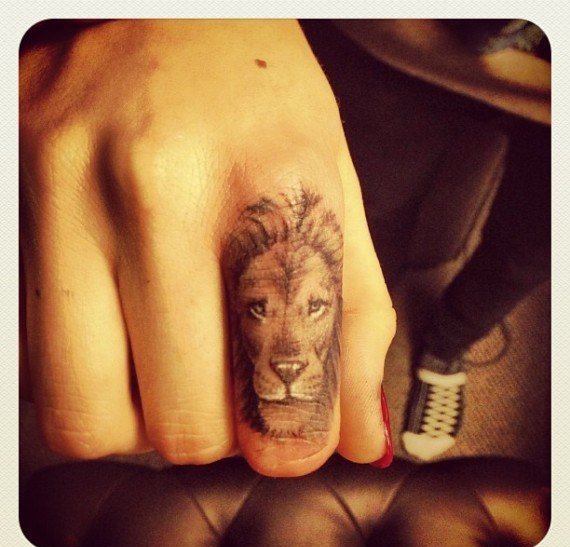 点击大图看下一张：简单个性线条纹身素描技巧狮子头纹身动物图案