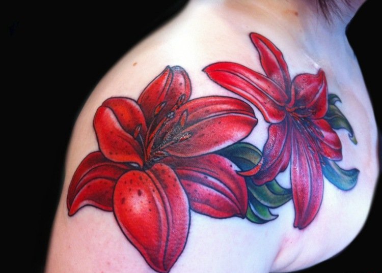 点击大图看下一张：美女超喜爱的水彩泼墨纹身小花朵图案