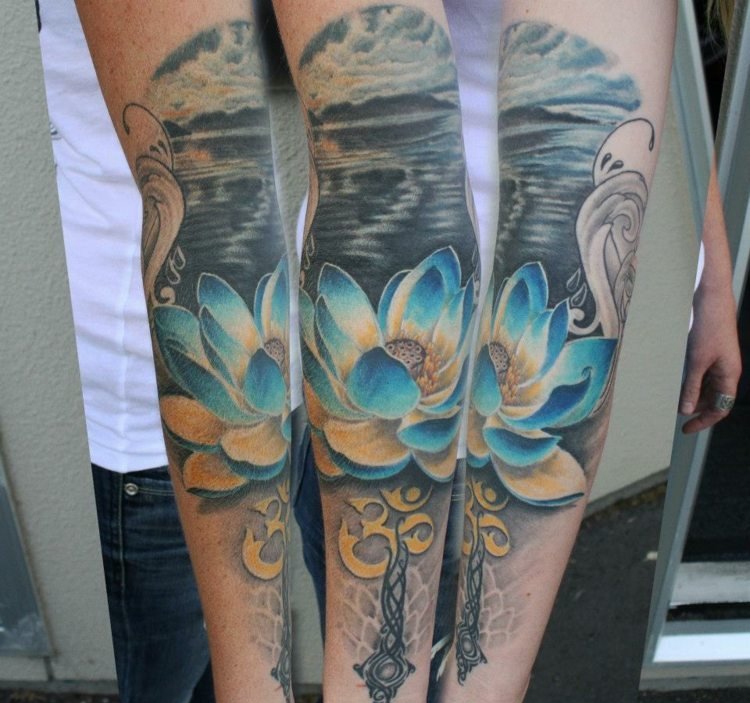 点击大图看下一张：美女超喜爱的水彩泼墨纹身小花朵图案