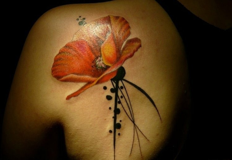 点击大图看下一张：美女超喜爱的水彩泼墨纹身小花朵图案