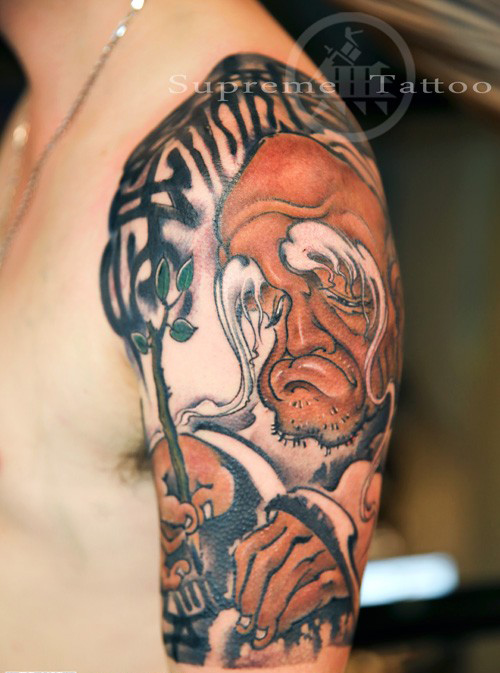 点击大图看下一张：大臂老者肖像纹身图案