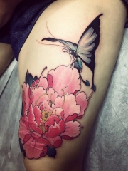 大腿牡丹花与蝴蝶彩绘纹身图案