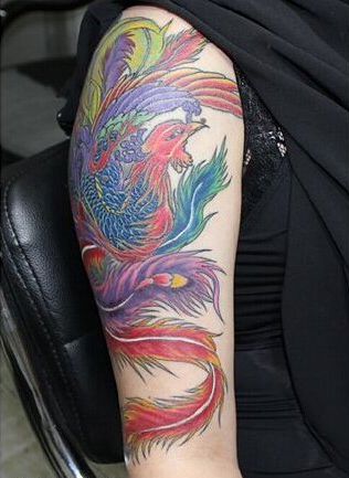 点击大图看下一张：风华绝代的凤凰手臂纹身图案