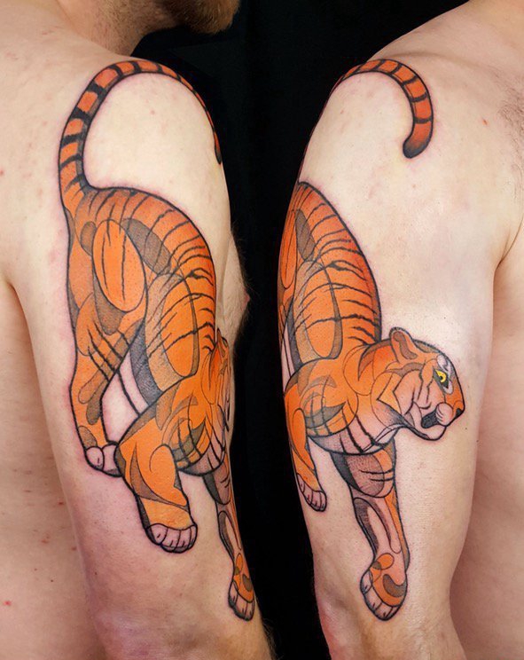 点击大图看下一张：男性右手臂彩色纹身老虎小动物纹身图案