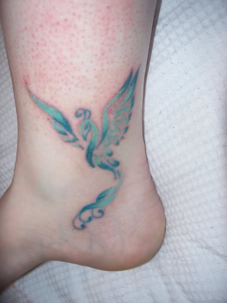 点击大图看下一张：脚踝上个性十足的凤凰图腾纹身图案