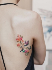 后背小清新鲜花与小鸟彩绘纹身图案