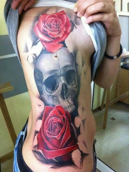点击大图看下一张：时尚达人的腰部玫瑰骷髅纹身图案