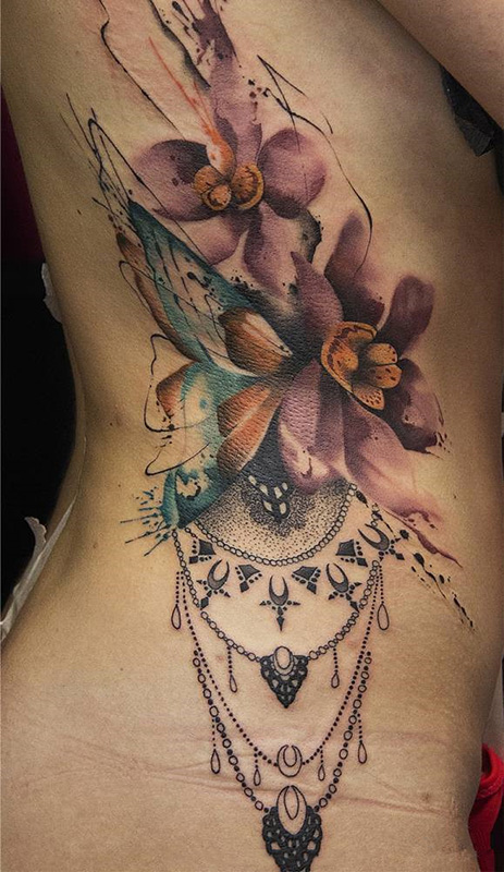 点击大图看下一张：侧腰唯美水彩兰花蝴蝶和点刺挂饰纹身图案