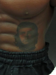 拳王泰森腹部肖像纹身图案