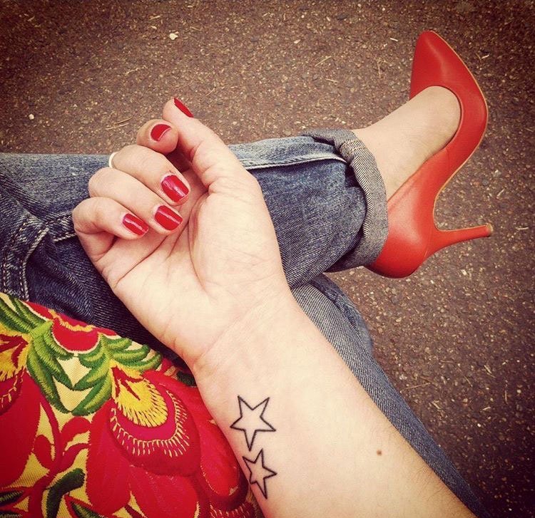 点击大图看下一张：女神纹身小清新创意情侣纹身闺蜜纹身五角星图案