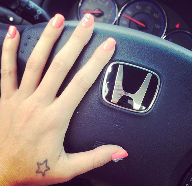 点击大图看下一张:女神纹身小清新创意情侣纹身闺蜜纹身五角星图案