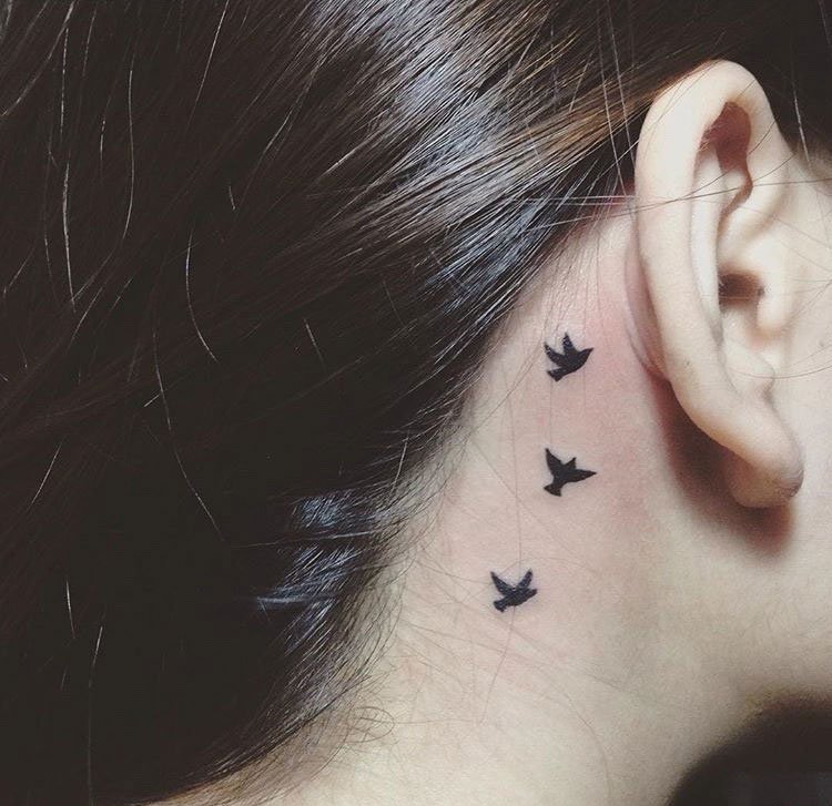 点击大图看下一张:女性黑色动物纹身轮廓鸟纹身的图案