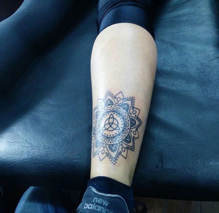 点击大图看下一张：漂亮的几何元素纹身点刺技巧曼陀罗图案纹身