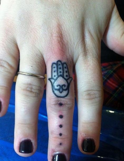 点击大图看下一张:一组女孩子喜欢的法蒂玛之手纹身图案欣赏