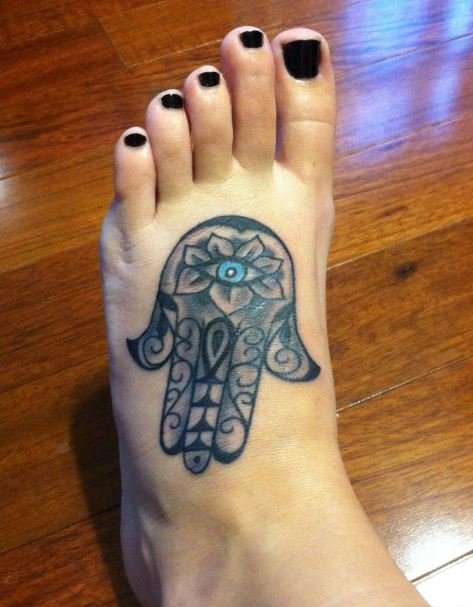 点击大图看下一张：一组女孩子喜欢的法蒂玛之手纹身图案欣赏