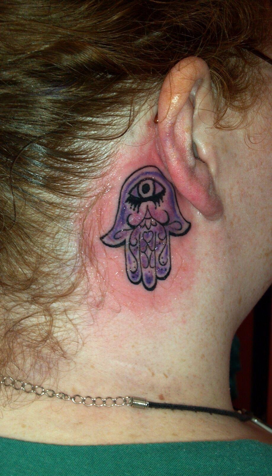 点击大图看下一张：一组女孩子喜欢的法蒂玛之手纹身图案欣赏