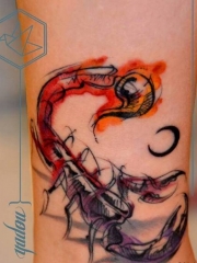 腿部水墨彩绘蝎子纹身图案