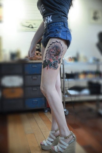 点击大图看下一张：长腿美女大腿彩绘人像纹身图案