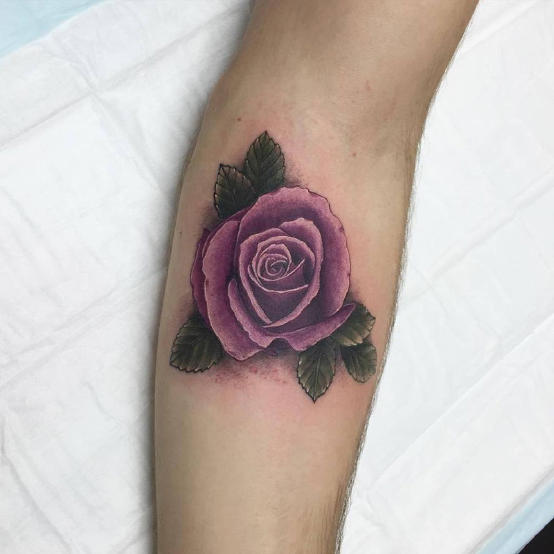 点击大图看下一张：手臂唯美紫色玫瑰创意纹身图案