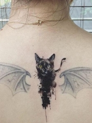 后背黑猫恶魔翅膀个性纹身图案