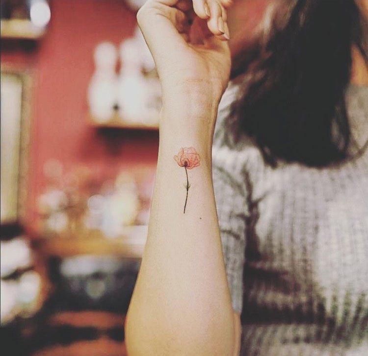 点击大图看下一张:彩色的女神纹身小清新植物纹身小花朵图案