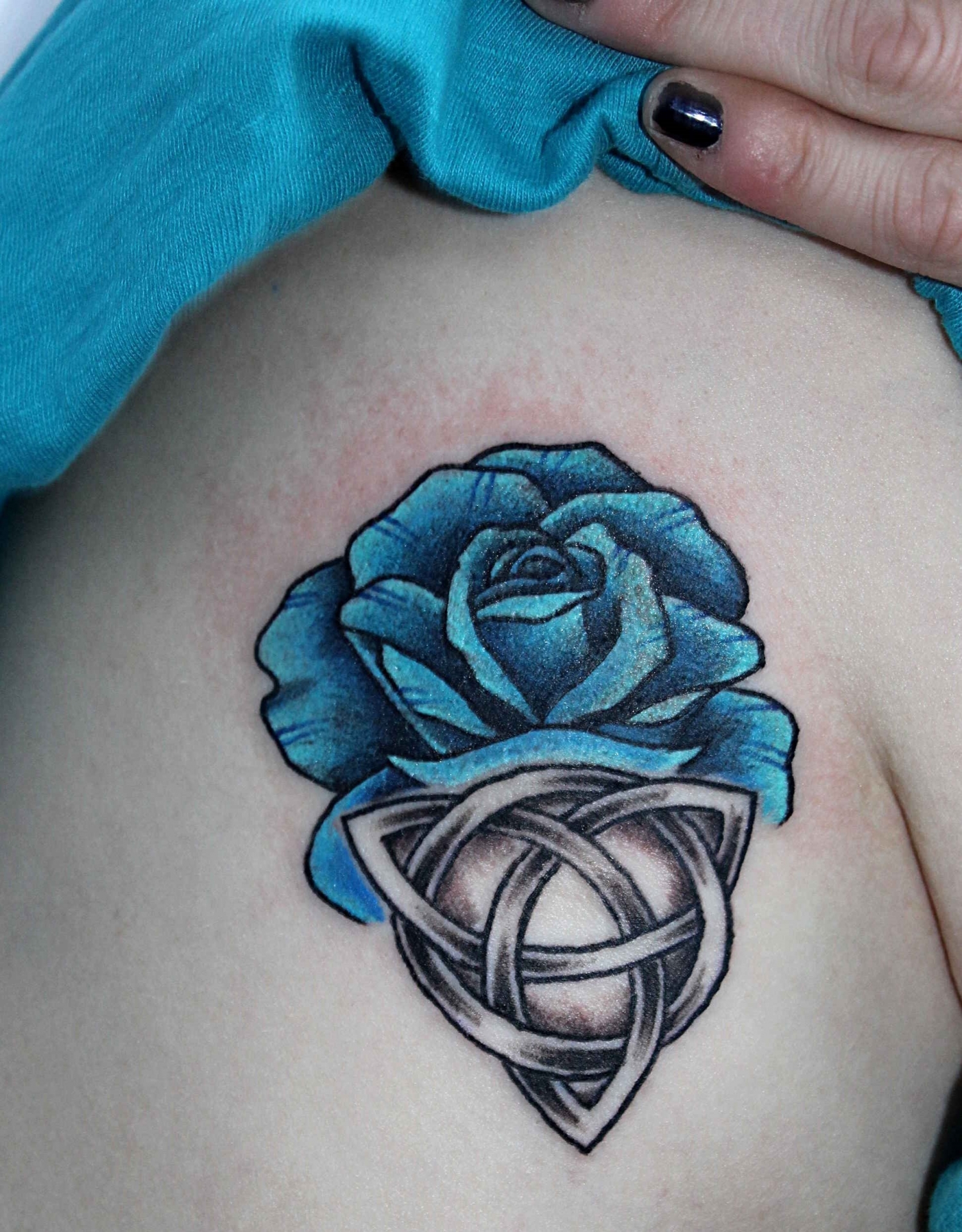 点击大图看下一张:个性的三位一体结纹身图案欣赏