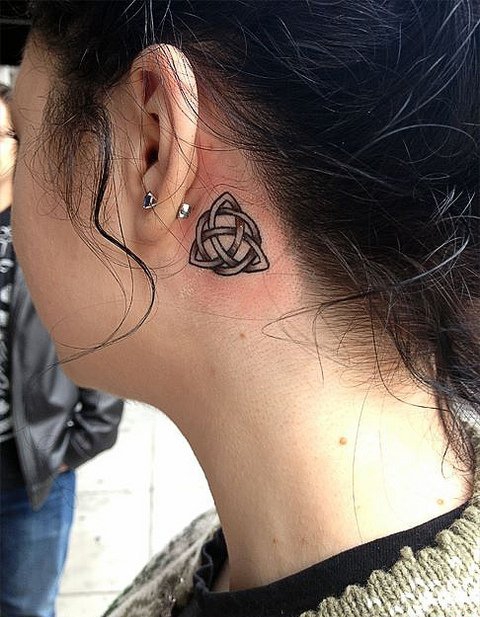 点击大图看下一张:个性的三位一体结纹身图案欣赏