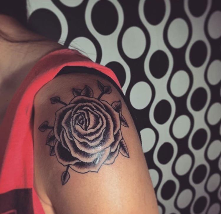 点击大图看下一张：黑色简单个性线条纹身点刺纹身玫瑰花图案大全