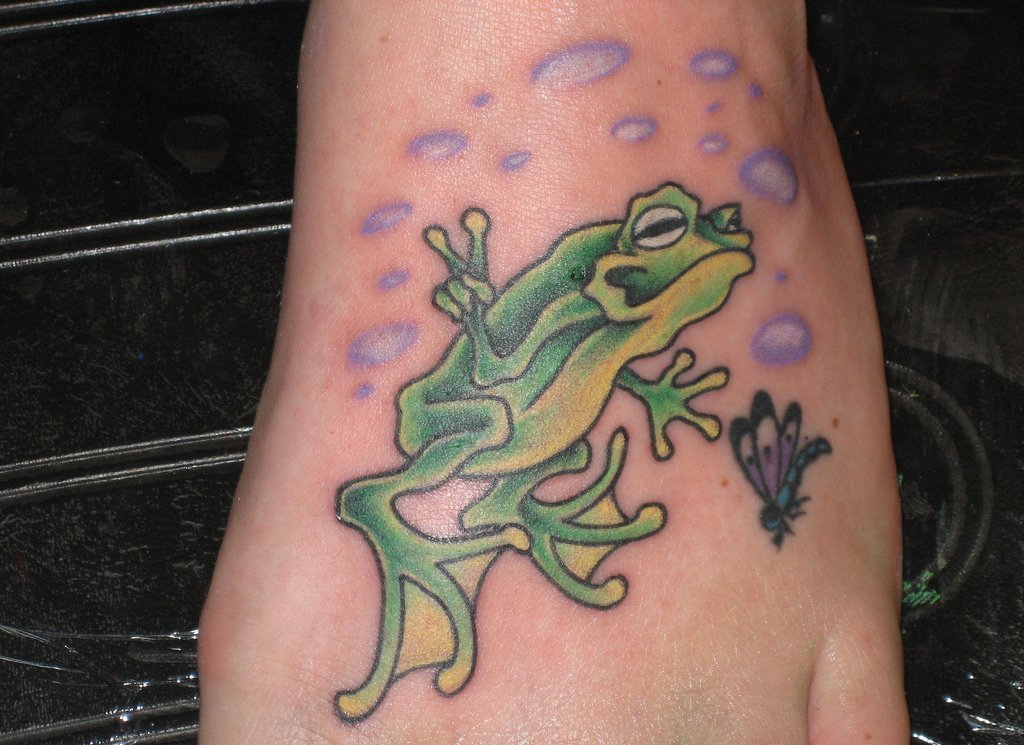 点击大图看下一张:很喜欢的可爱女生纹身图卡通青蛙小动物纹身图案