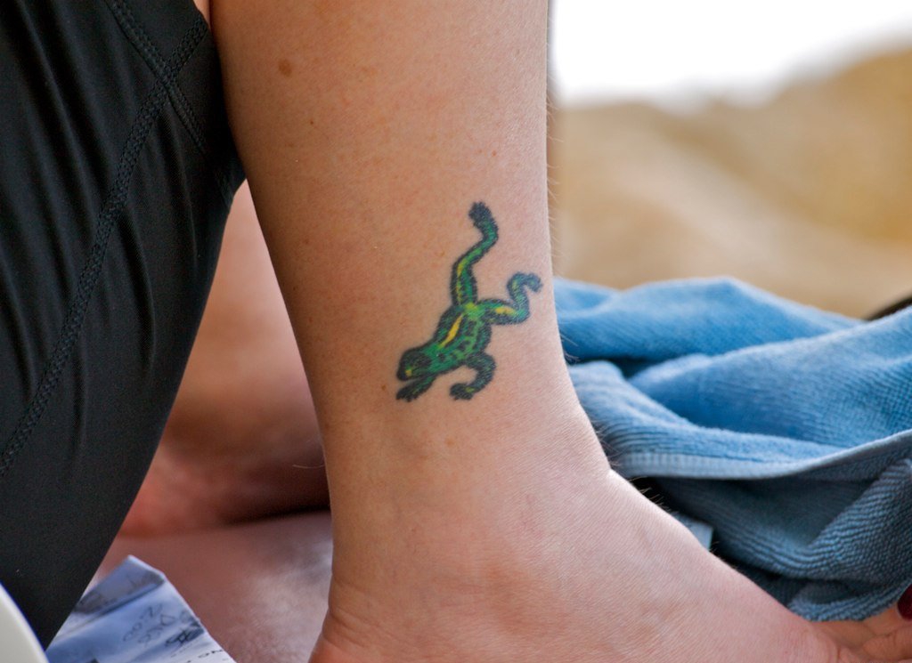 点击大图看下一张：很喜欢的可爱女生纹身图卡通青蛙小动物纹身图案