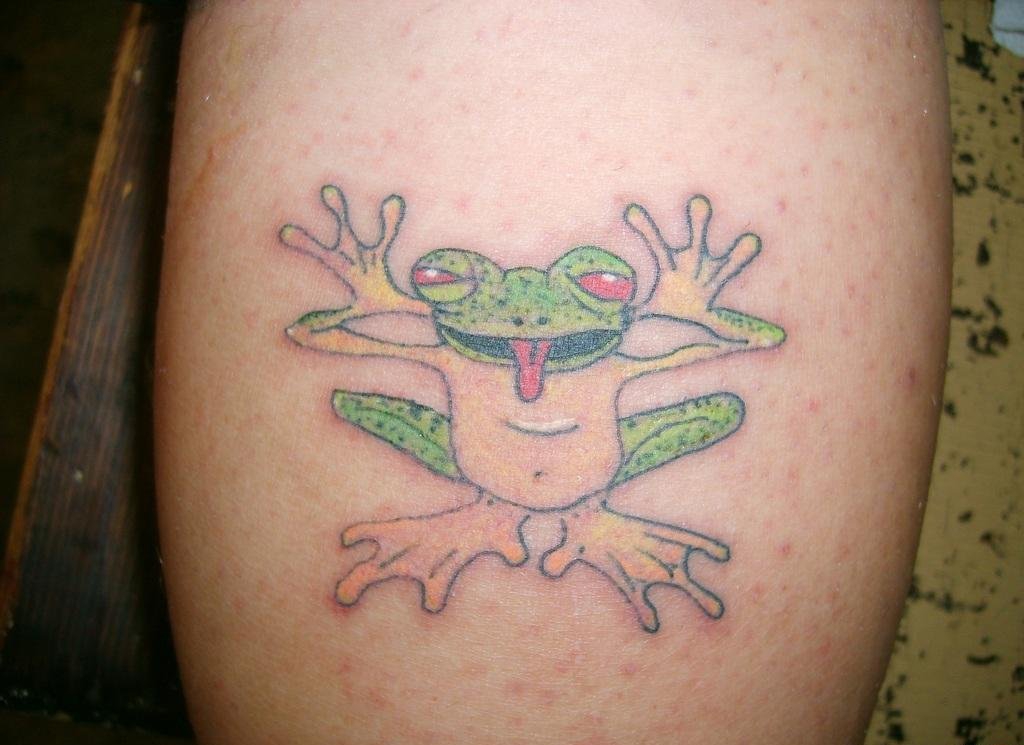 点击大图看下一张：很喜欢的可爱女生纹身图卡通青蛙小动物纹身图案