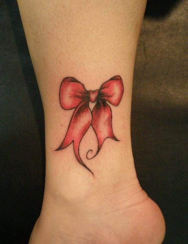 点击大图看下一张：女孩足部或腿部上女神纹身小清新纹身蝴蝶结图案