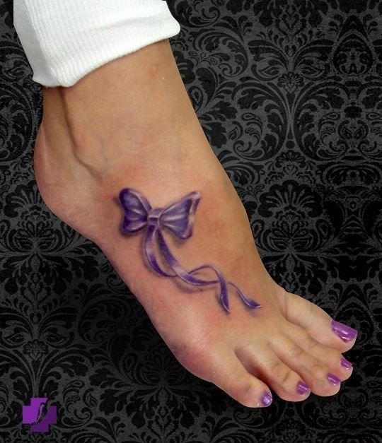 点击大图看下一张：女孩足部或腿部上女神纹身小清新纹身蝴蝶结图案