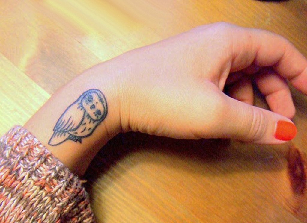 点击大图看下一张：有帅气或很萌很可爱的猫头鹰纹身图案欣赏