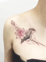 锁骨漂亮的莲花纹身图案