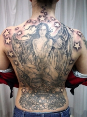个性十足的满背天使星星纹身图案