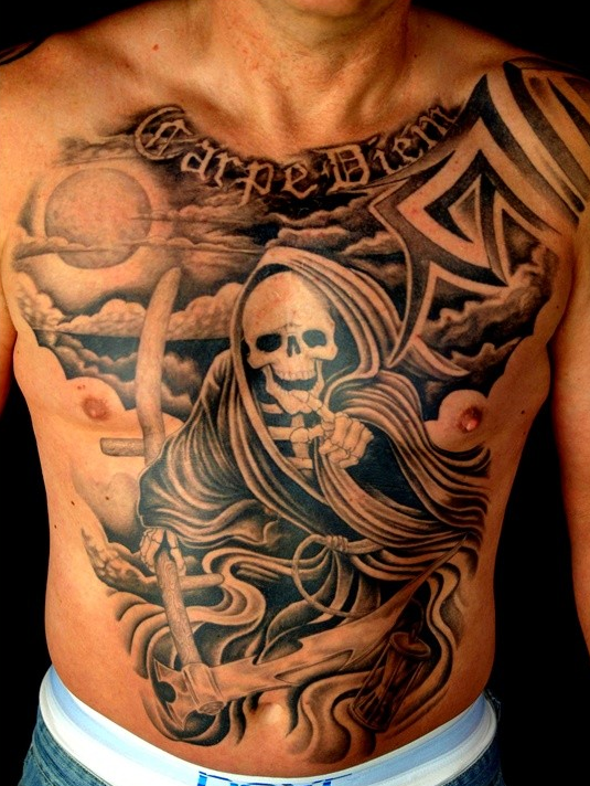 点击大图看下一张：胸部和腹部上帅气的死神骷髅纹身图案