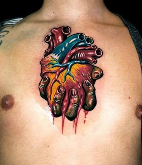 点击大图看下一张：男士个性胸部手拿心脏纹身图案