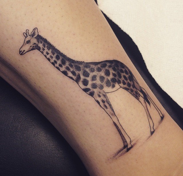 点击大图看下一张:多款可爱的动物长颈鹿纹身图案
