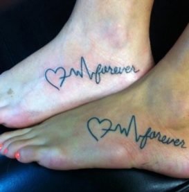 点击大图看下一张：简单的线条心形连接电波心电图纹身图案