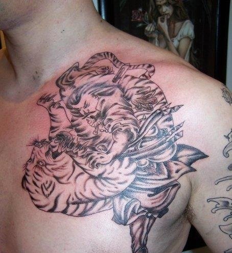 点击大图看下一张:男性们都喜欢这样帅气的凶猛的老虎纹身图案