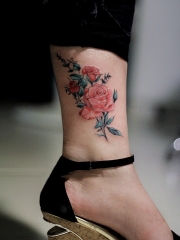 脚踝玫瑰花彩绘纹身图案