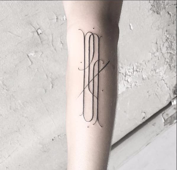 点击大图看下一张：创意对称纹身图案线条纹身简洁英文字母纹身图案