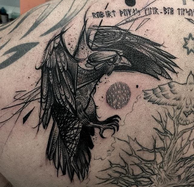 点击大图看下一张:个性的黑色素描风格纹身图案