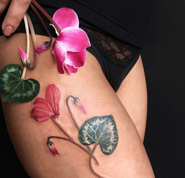 点击大图看下一张：女生喜欢的小清新植物纹身图案